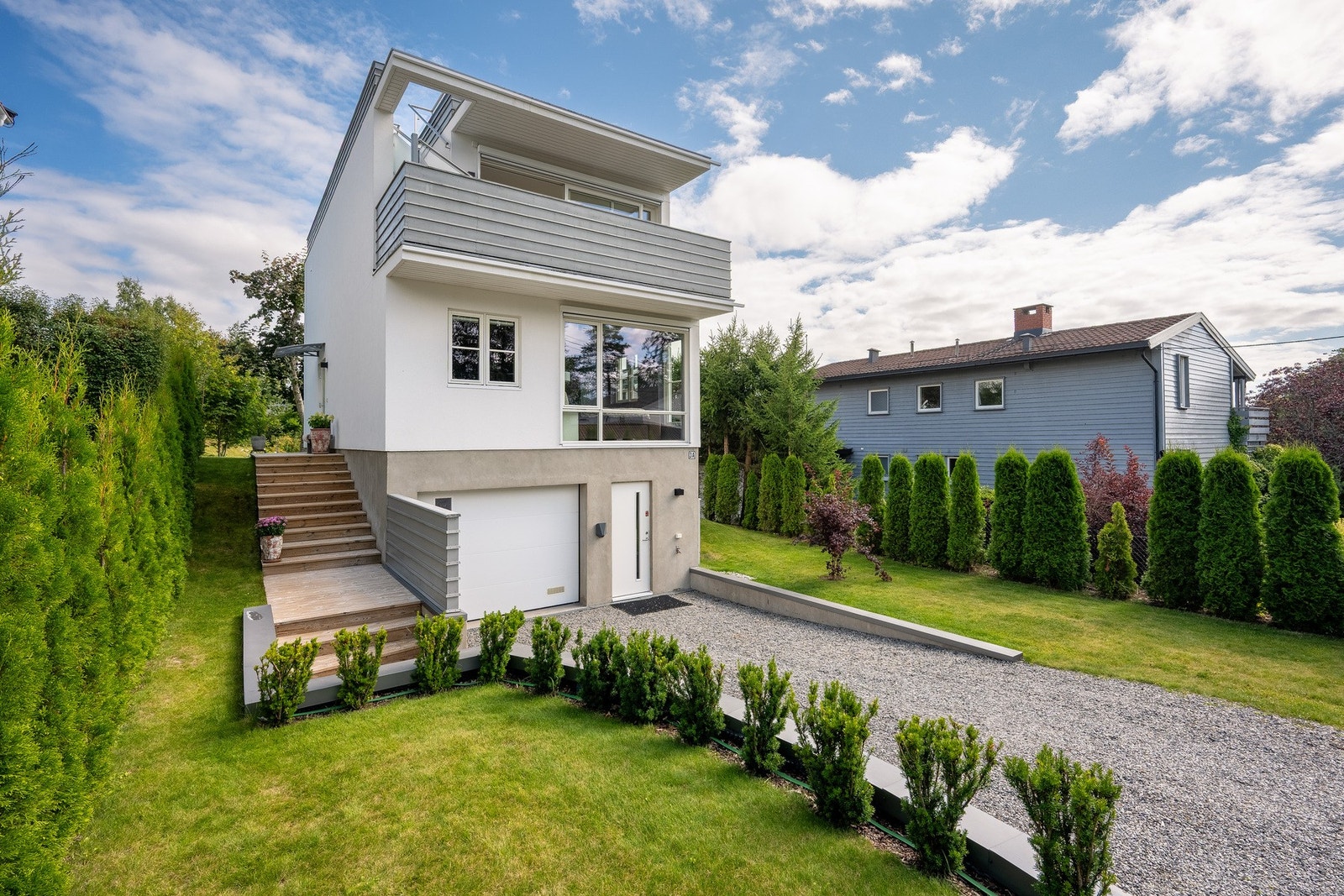 En familievennlig bolig tett på marka med nærhet til et godt utvalg av barnehager og skoler på populære Nordberg. Galleribilde