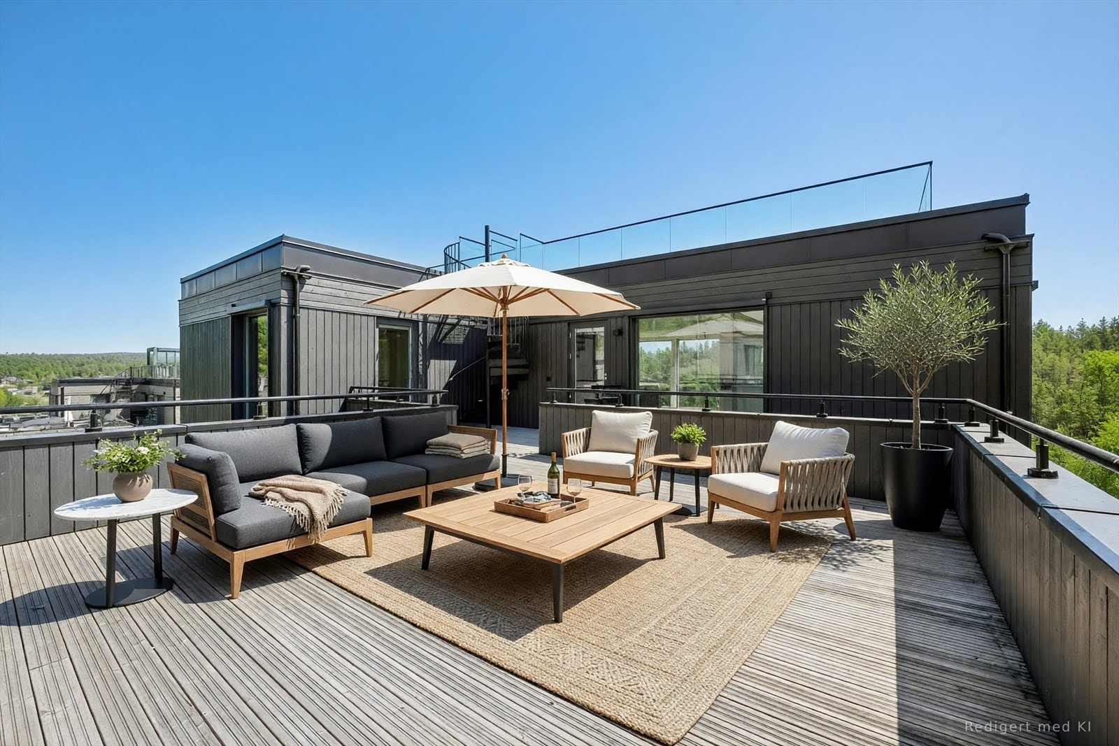 Digitalt møblert terrasse utenfor stue og hovedsoverom Galleribilde