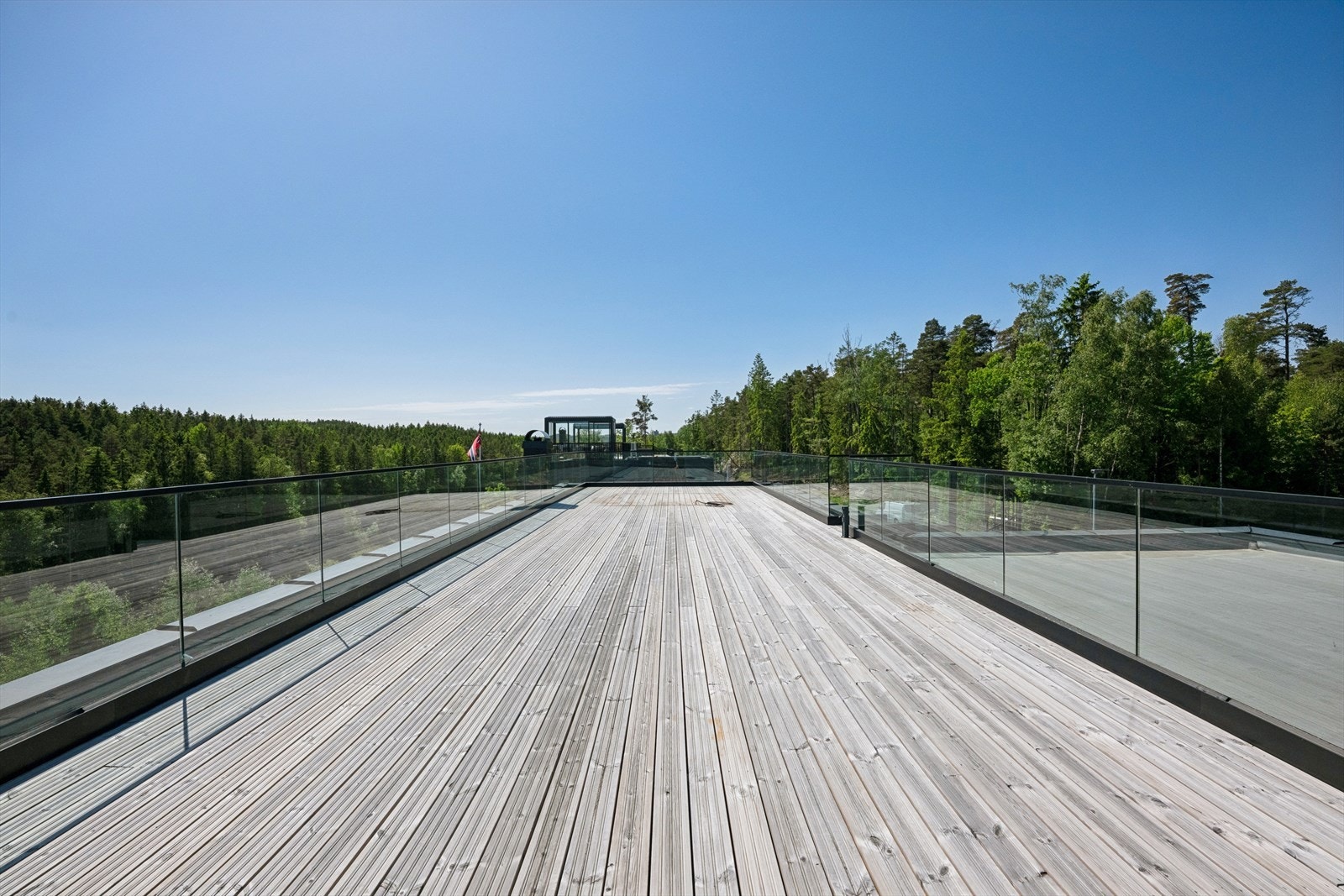 Terasse har glassrekkverk Galleribilde