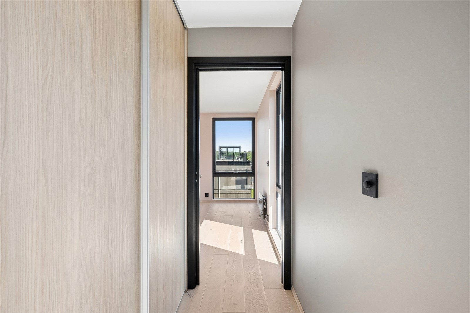 Walk-in garderobe til barnerom 1 Galleribilde