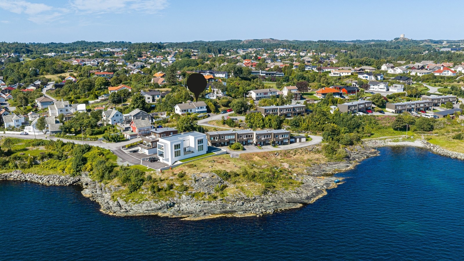 Attraktiv og sjønær beliggenhet på Østremneset. Galleribilde