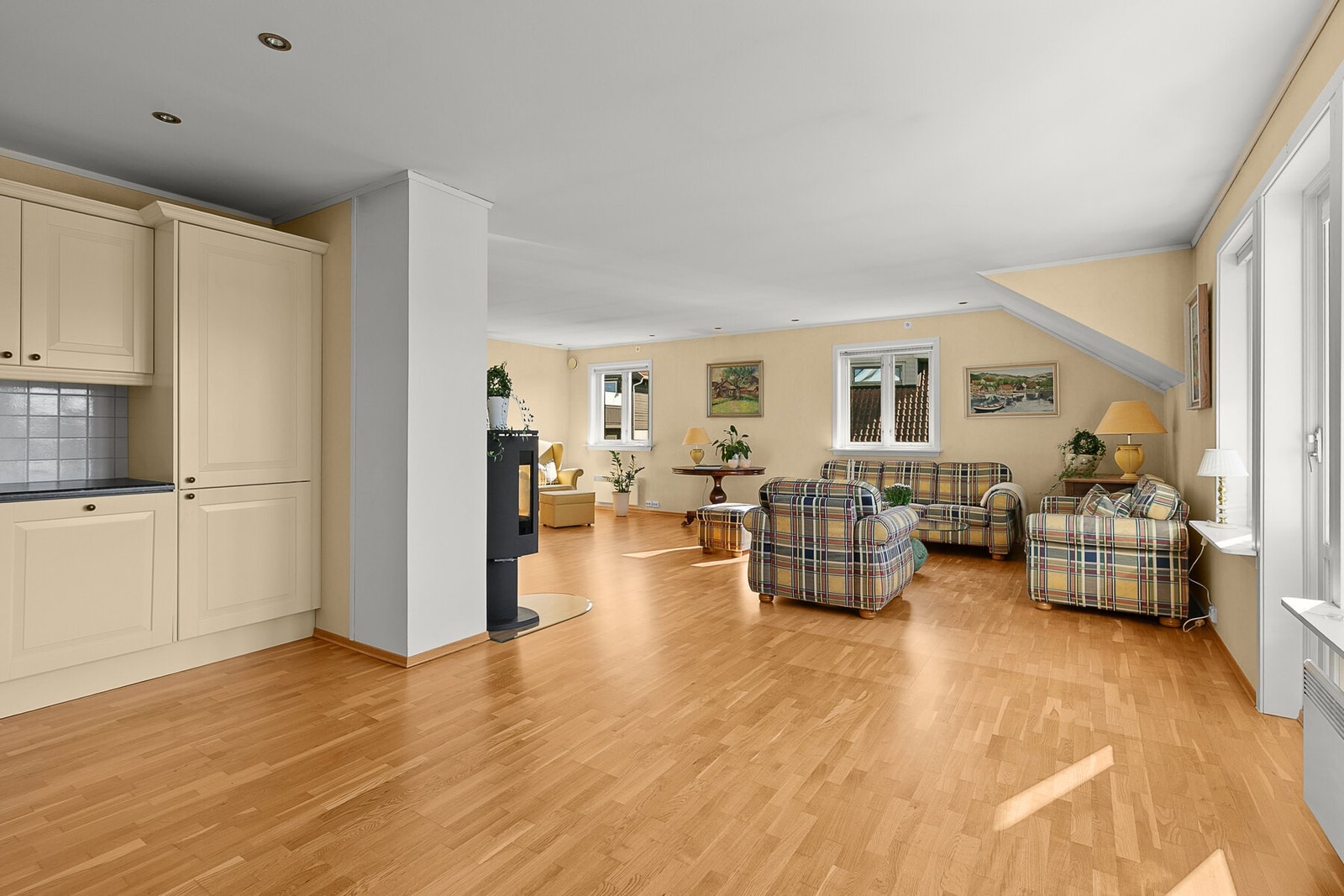 Gode muligheter for soneinndeling av stuen. Galleribilde