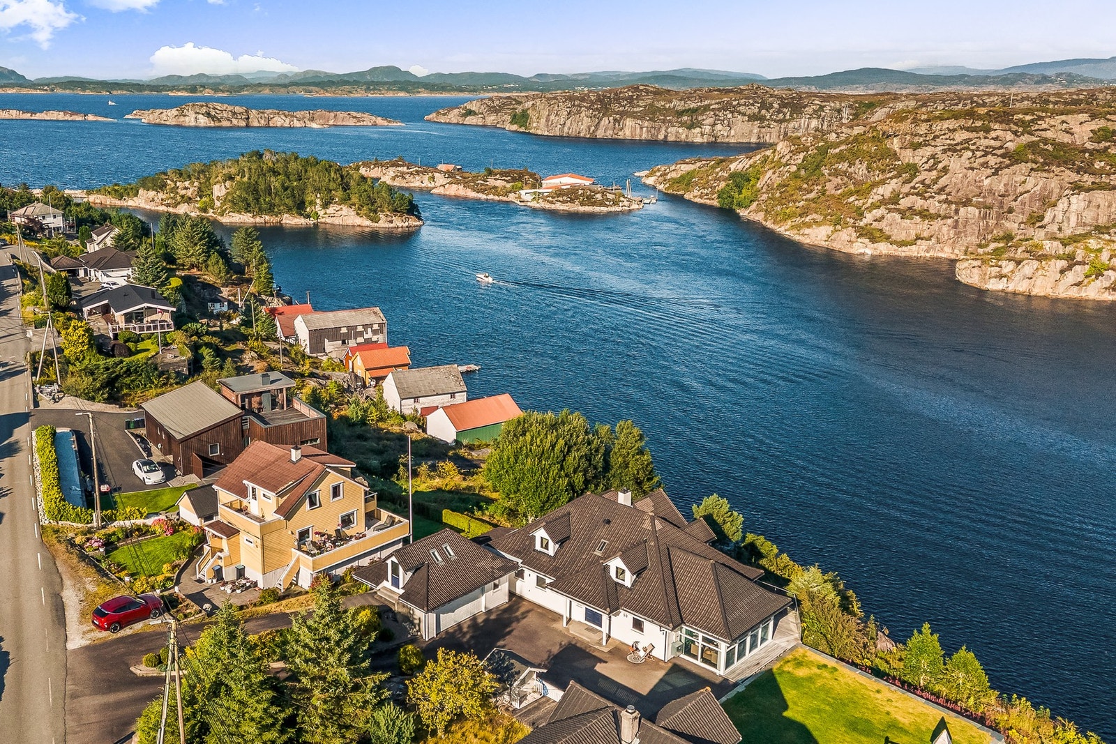 - Kollektivtilbudet er lett tilgjengelig, med Misje snuplass ca. 300 meter fra eiendommen og busslinjene 449 og 471 - Galleribilde