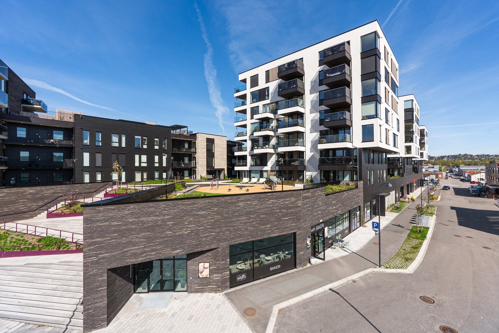 Trapp opp til store fellesområder mellom blokkene Galleribilde