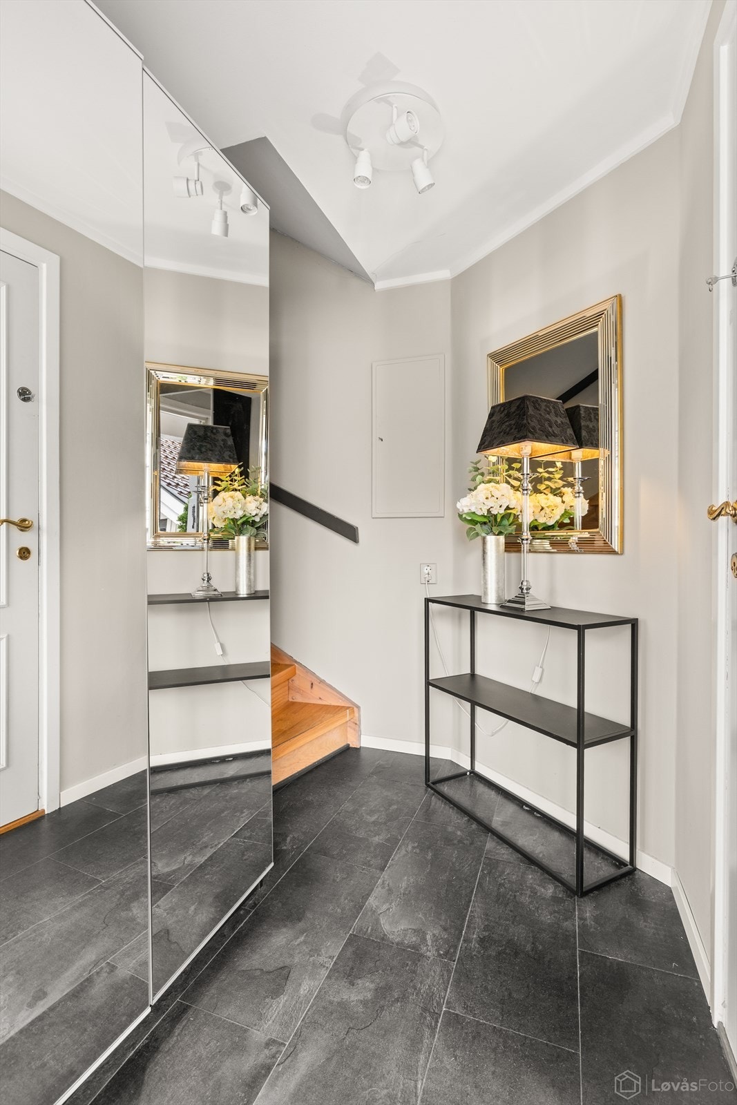 Egen entré i 1. etasje Galleribilde