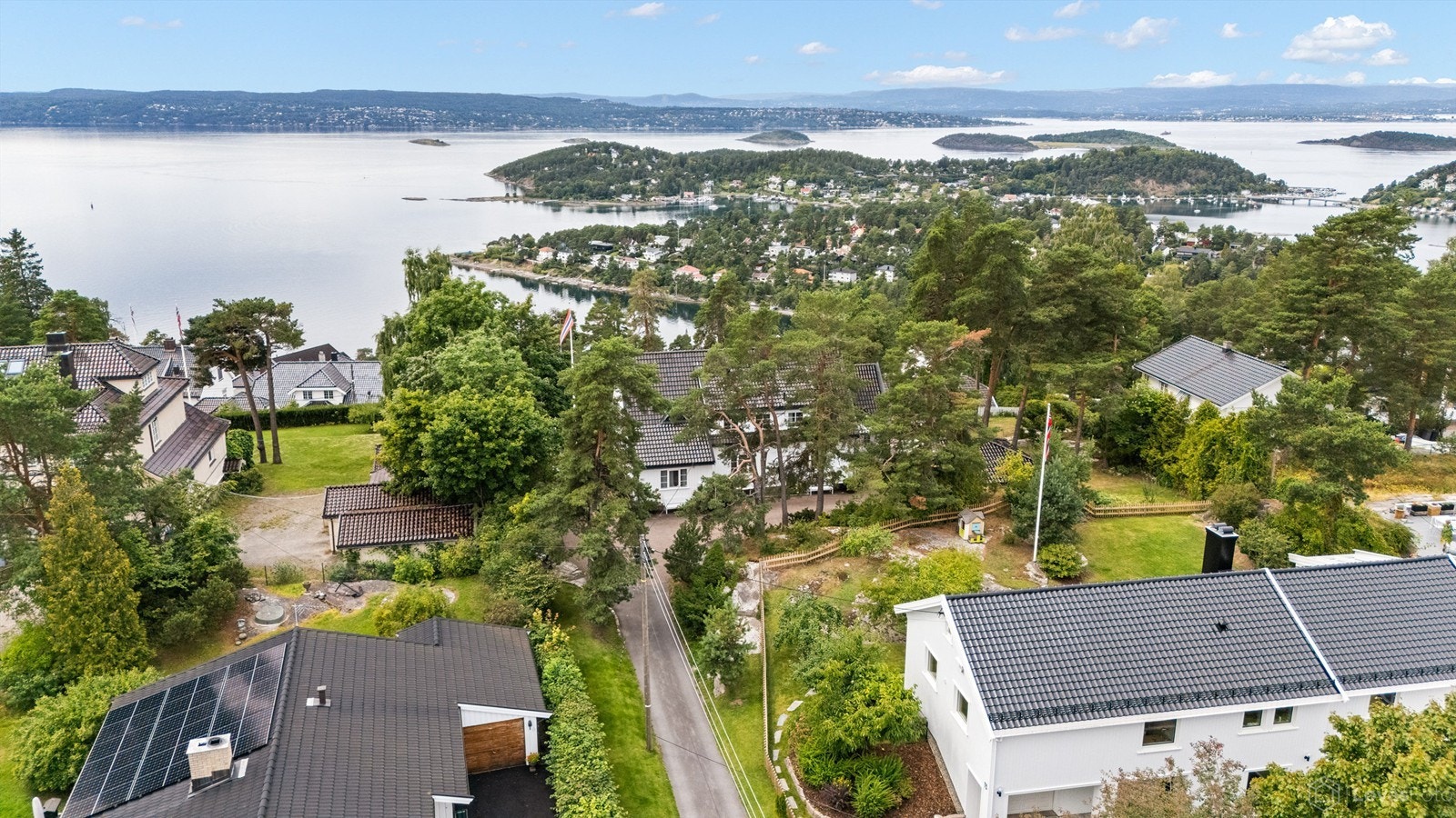 Et barnevennlig og attraktivt villaområde med bl.a. 2-3 minutters gange til Kastellet trikkeholdeplass, samt kort vei til Kastellet skole og servicetilbud Galleribilde