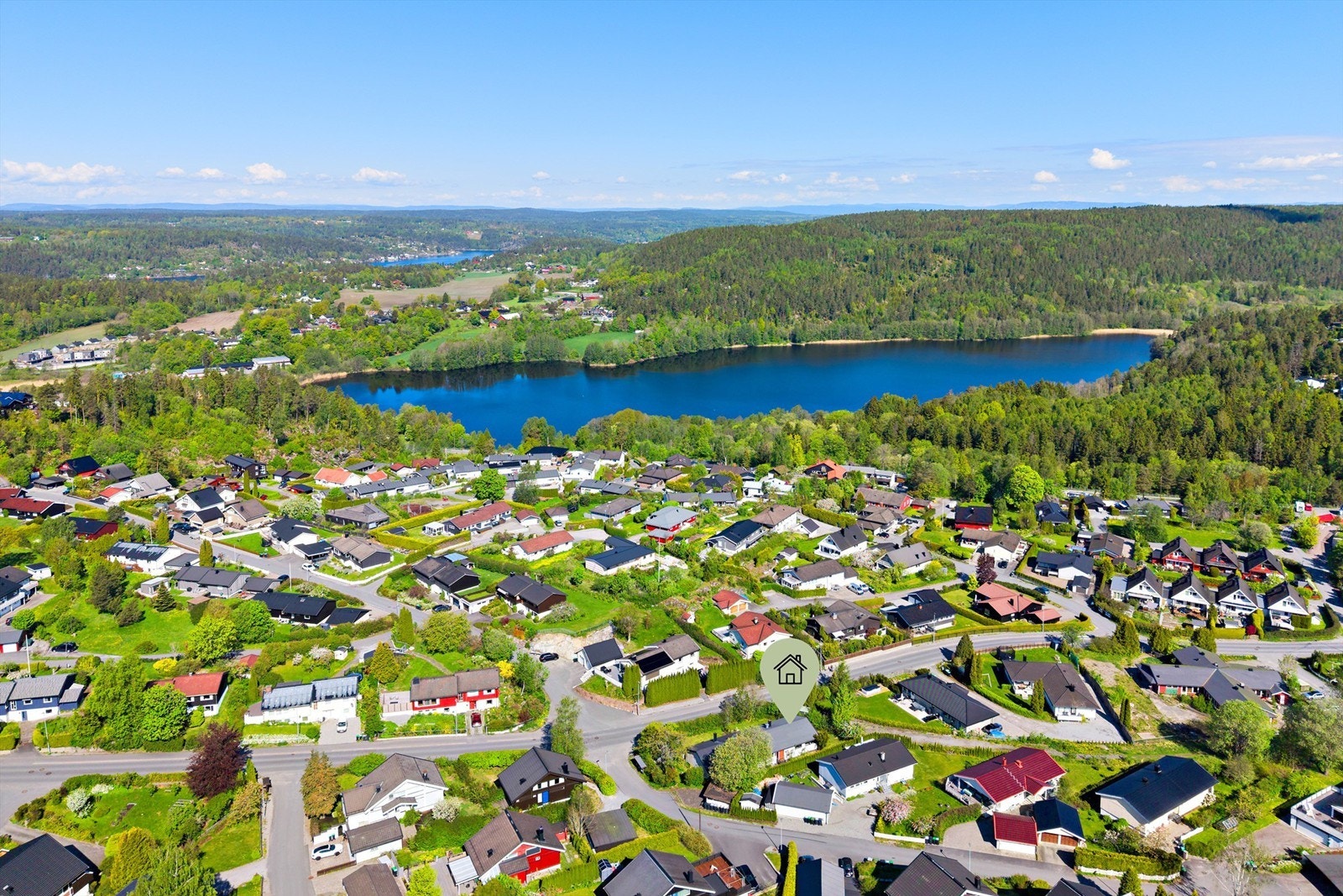 Her får du en romslig halvpart av vertikaldelt bolig, i et rolig og barnevennlig boligfelt på Togrenda/Vinterbro Galleribilde