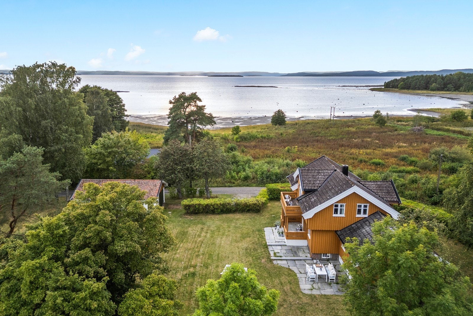 En sjelden mulighet! Sjarmerende og velholdt enebolig med garasje i naturskjønne omgivelser. Foto: Fotoetcetera AS Galleribilde