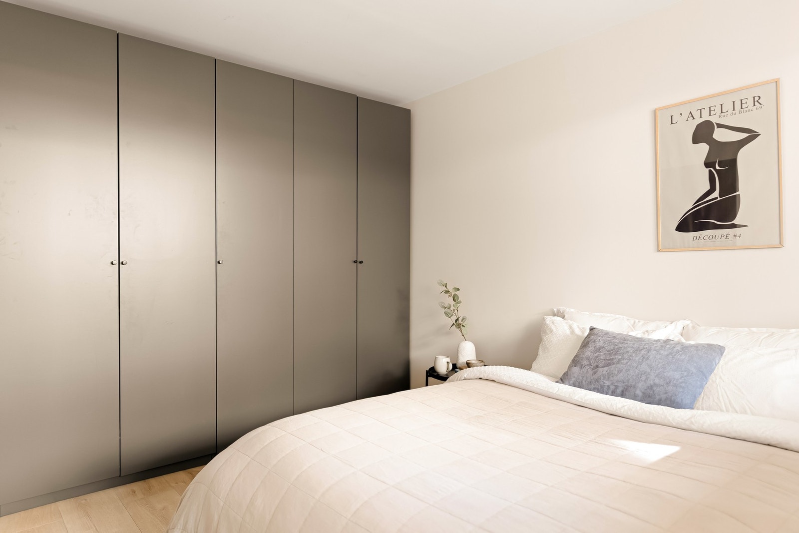 Hovedsoverommet har god plass for oppbevaring Galleribilde