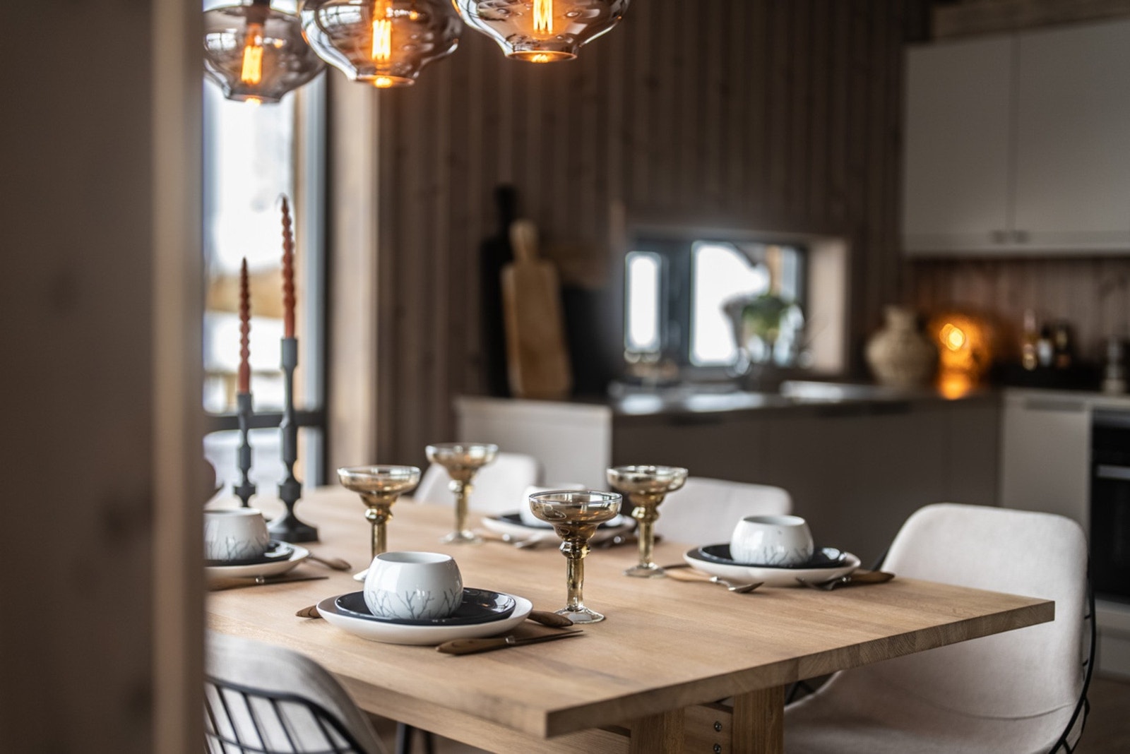 Her kan du dekke på til familien, gjester eller kollega om du har hjemmekontor Galleribilde