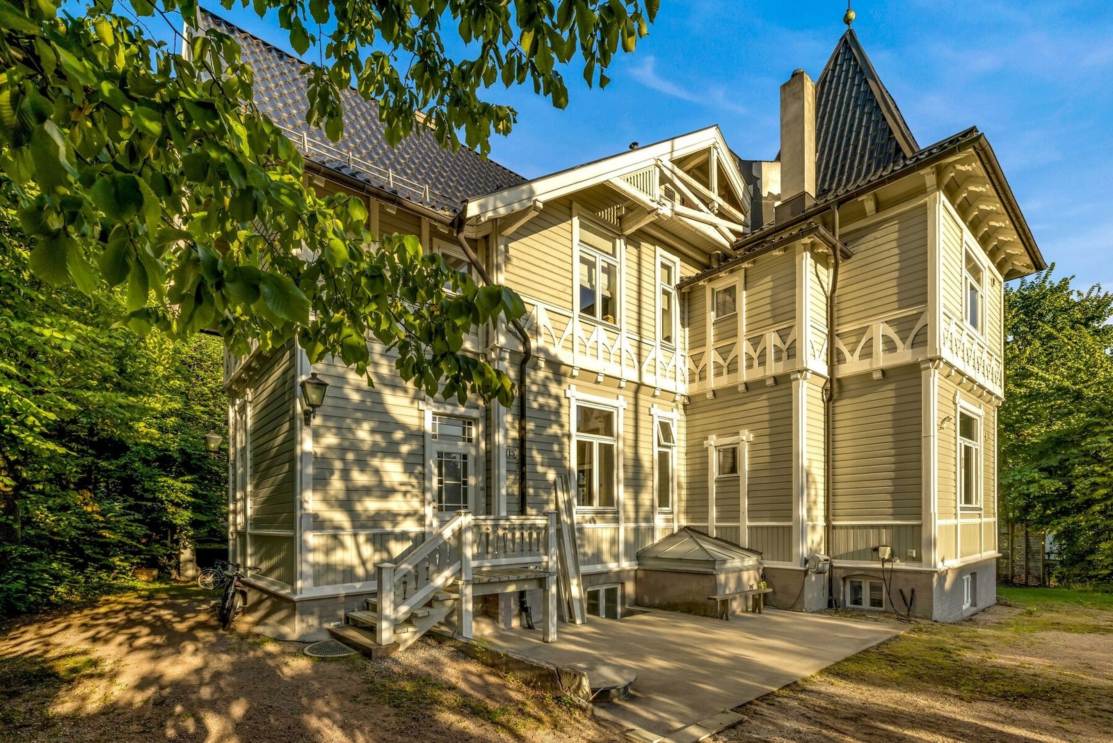 Velkommen til Niels Juels gate 13! Moderne selveierleilighet i herskapelig sveitservilla på beste Frogner! Fotograf: Bjørnar Solberg Presentert av Eiendomsmegler/partner Trym Valved Galleribilde