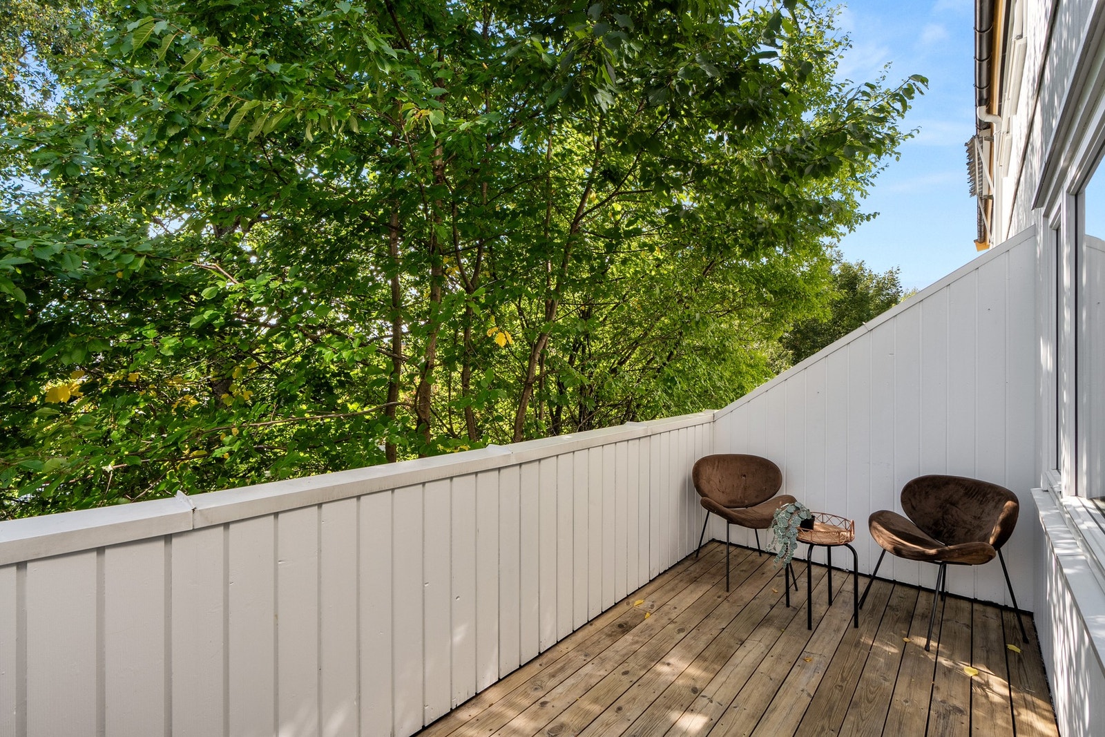 Balkong med utgang fra stue. Galleribilde