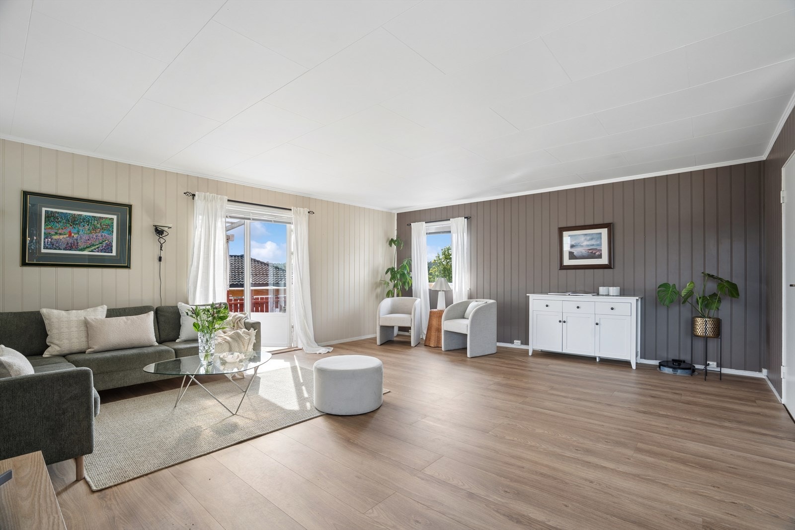 Stor stue med gode møbleringsmuligheter. Galleribilde