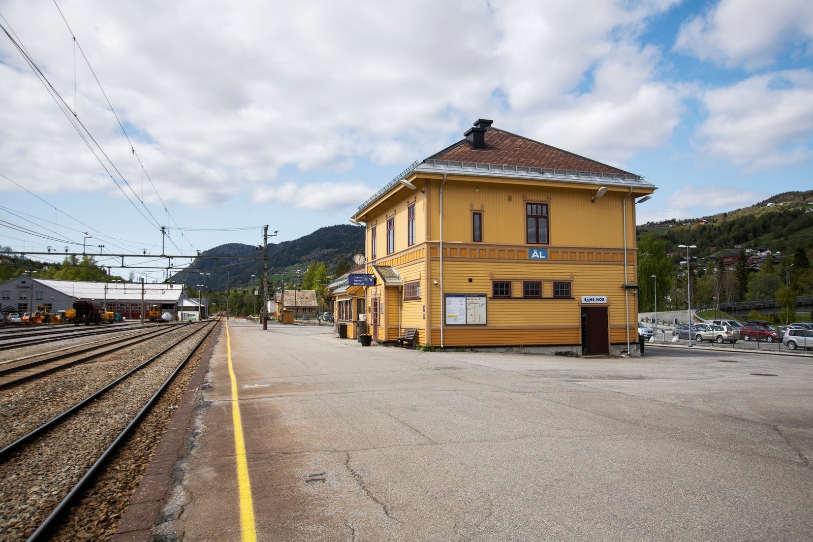 Togstasjonen på Ål er i gangavstand Galleribilde