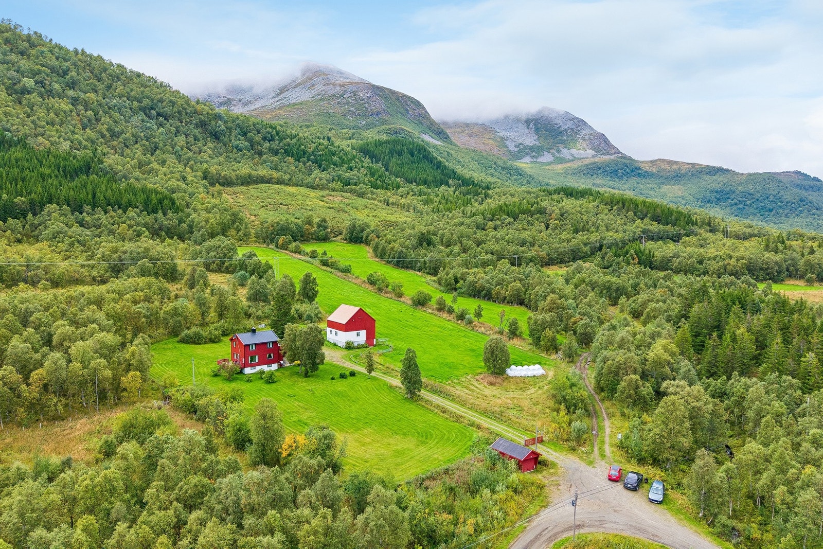 Eiendommen ligger i et landlig og rolig område på Å. Galleribilde