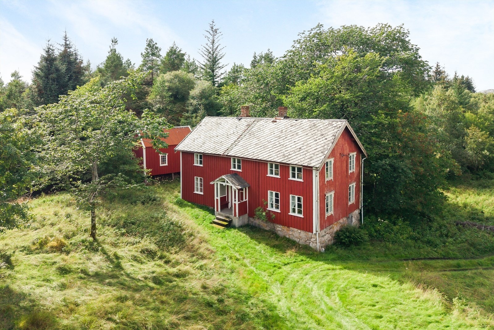 Velkommen til Tungaveien 22 - en innholdsrik landbrukseiendom på hele 1 383 dekar! Galleribilde