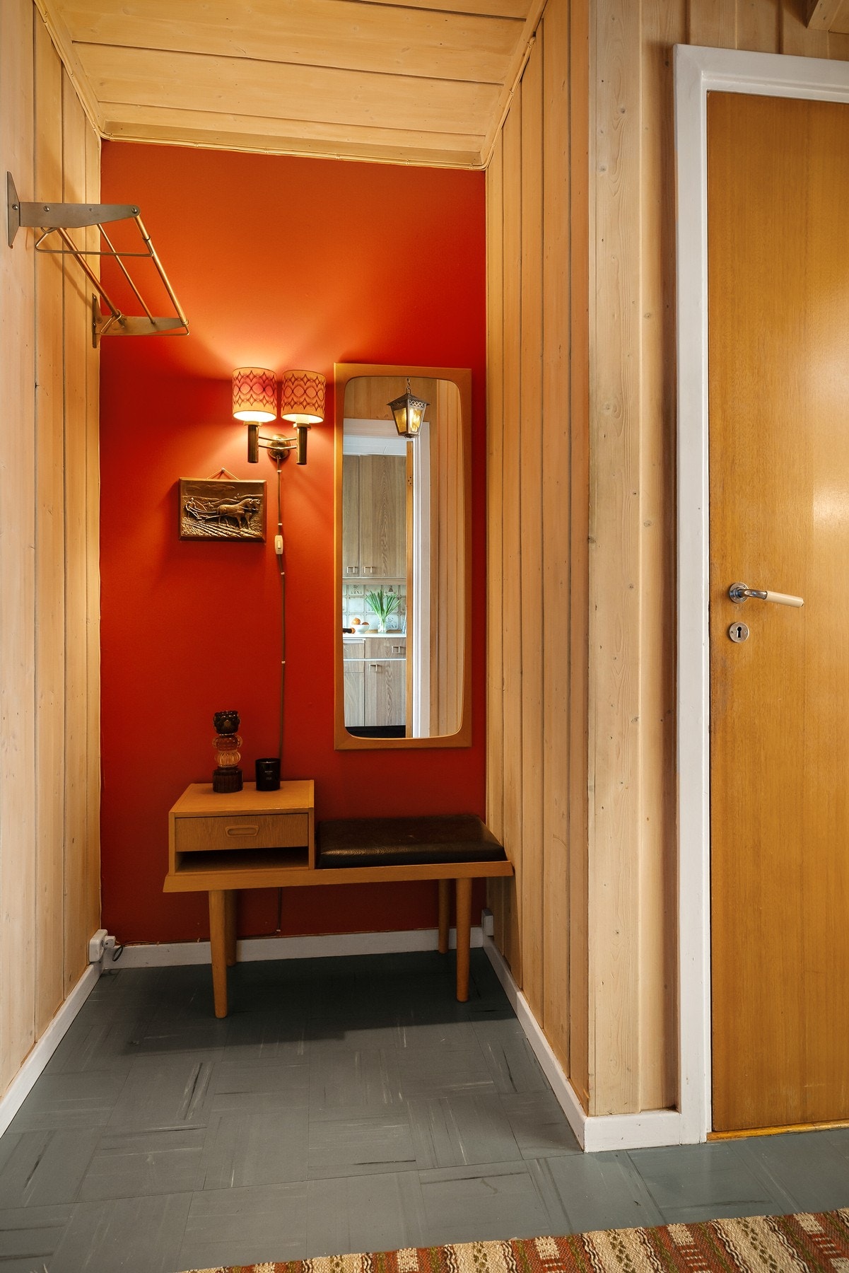 Fin plass til yttertøy og sko i entrè/gang Galleribilde