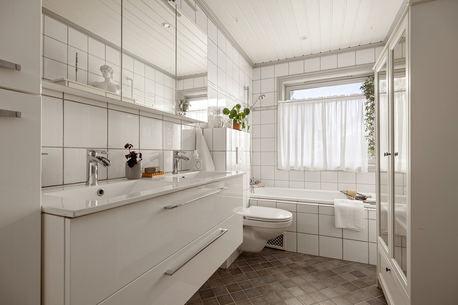 Badet har varmekabler. Galleribilde