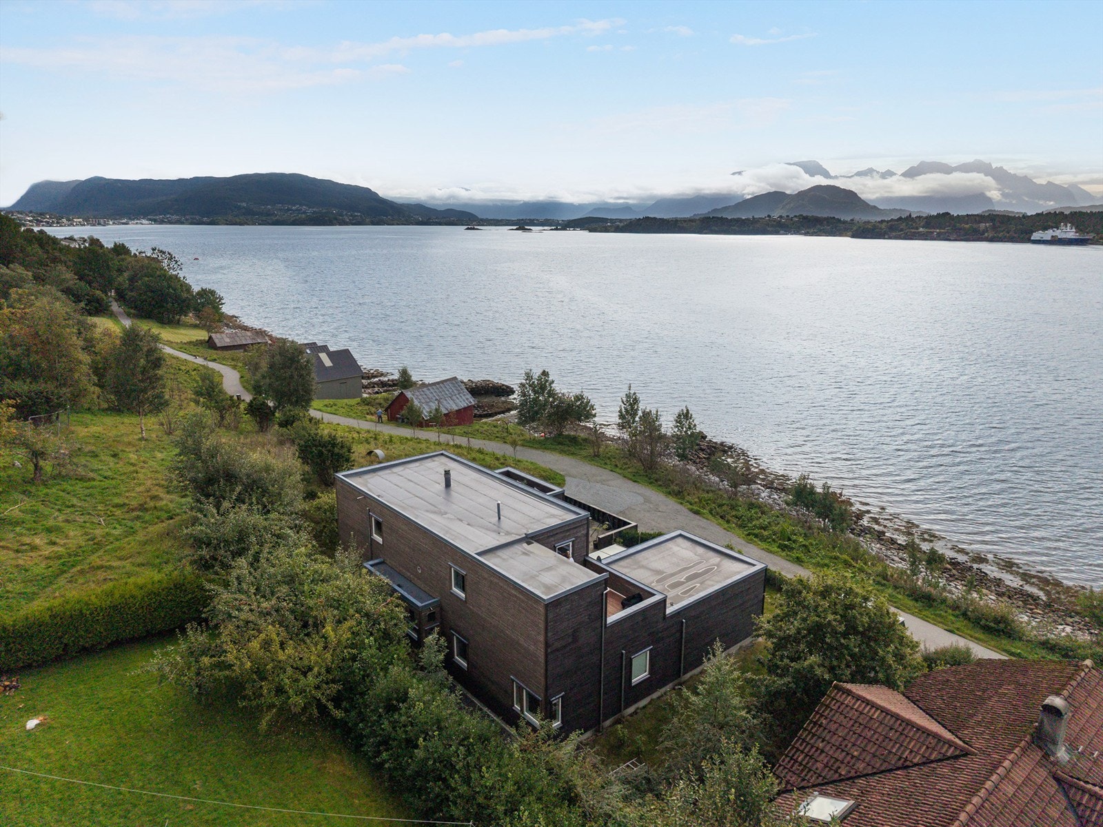 Populære Fjordstien ligger like ved og strekker seg fra Åse til Bogneset Galleribilde