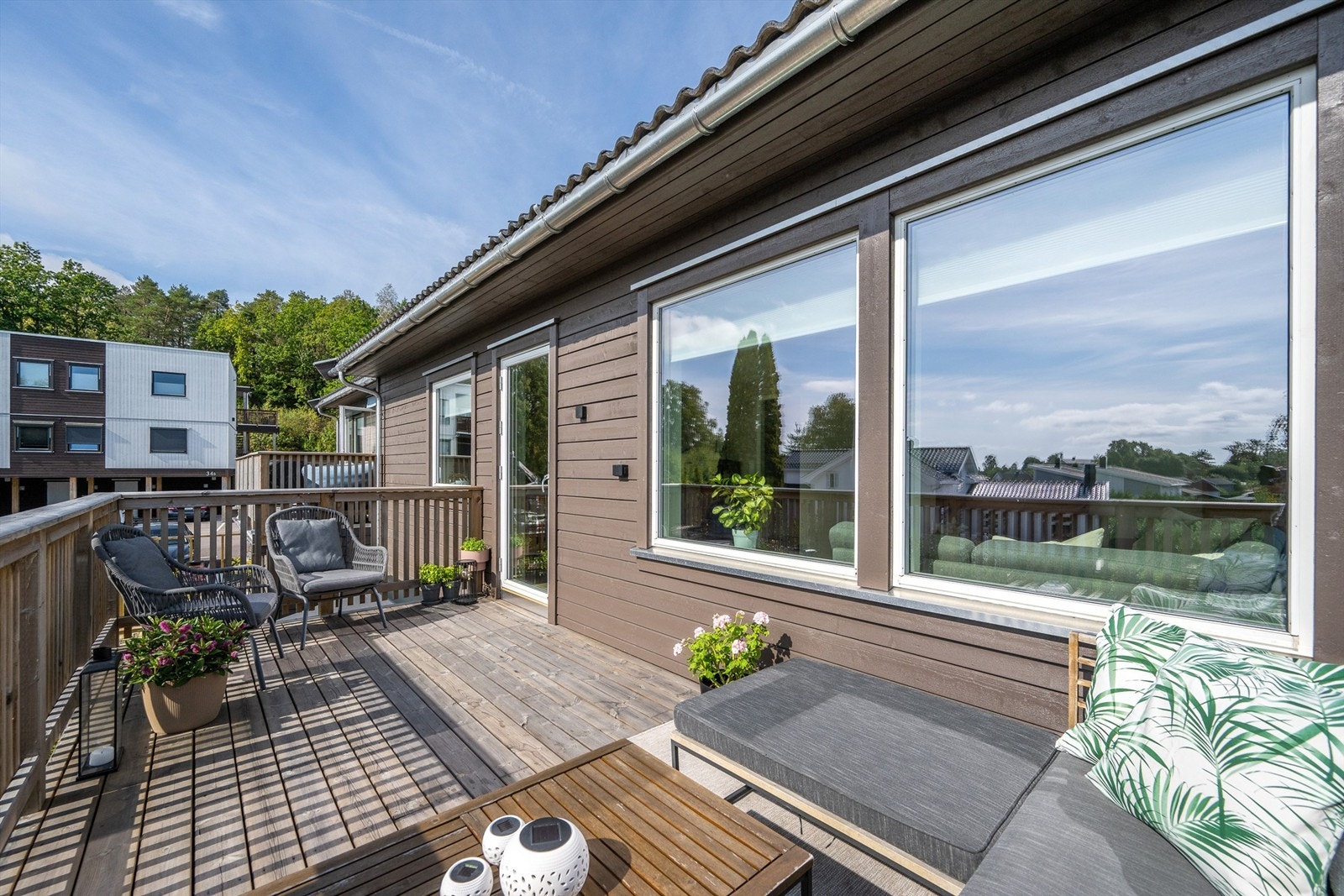 Fra stuen er det utgang til en romslig, sørvendt balkong på 13 m². Galleribilde