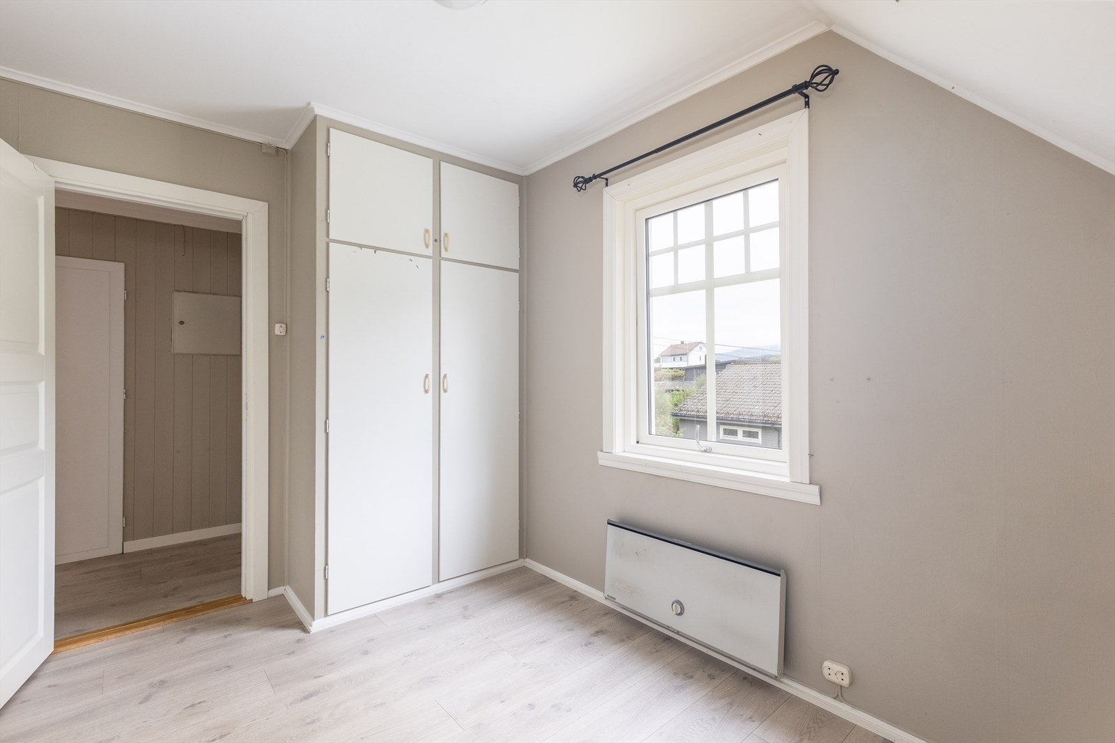 Har man behov for flere sengeplasser, så er det gode muligheter for å etablere to soverom til i 2. etasje. Galleribilde