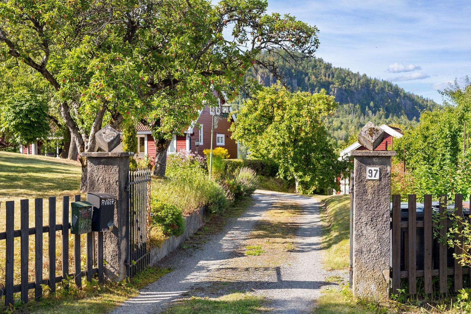 Velkommen til idylliske Skustadgata 97 til salgs ved Lasse Bastrup - EIE eiendomsmegling.
(Foto: Andreas Wiig) Galleribilde