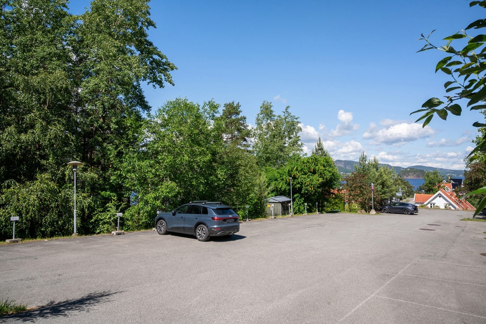 Det medfølger en parkeringsplass (214) til leiligheten, på P2. Galleribilde