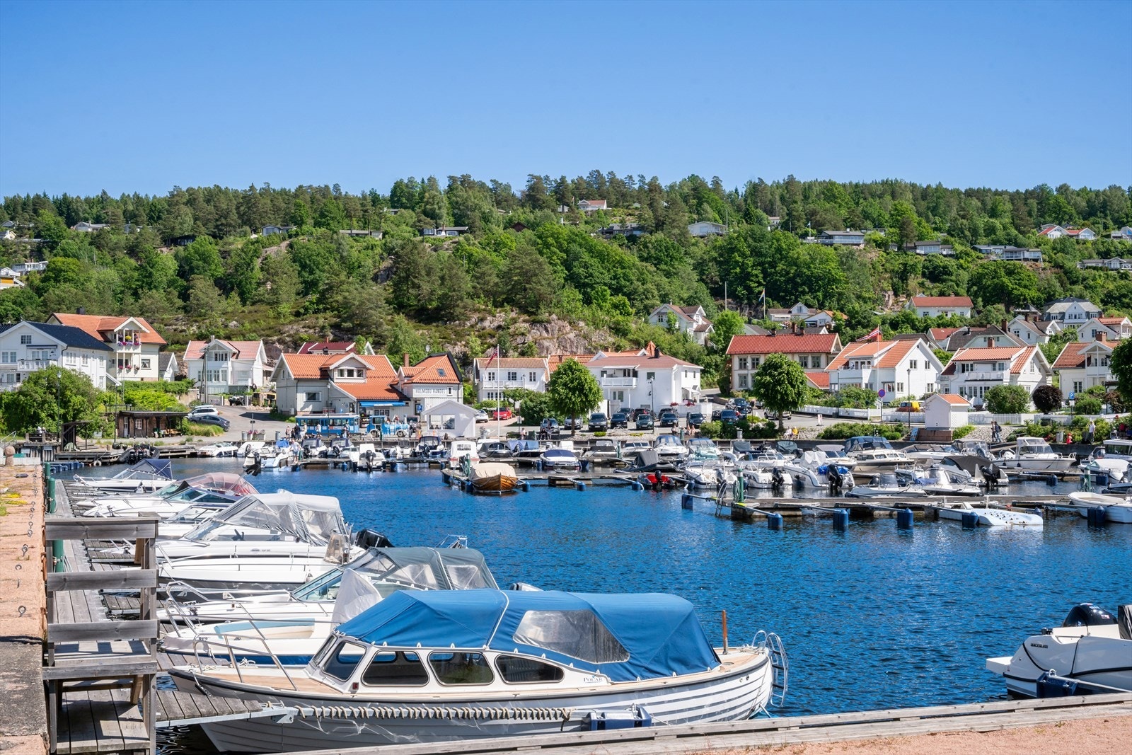 Nærbutikken i Holmsbu er et hyggelig sted å få unnagjort dagligvarehandelen. Galleribilde