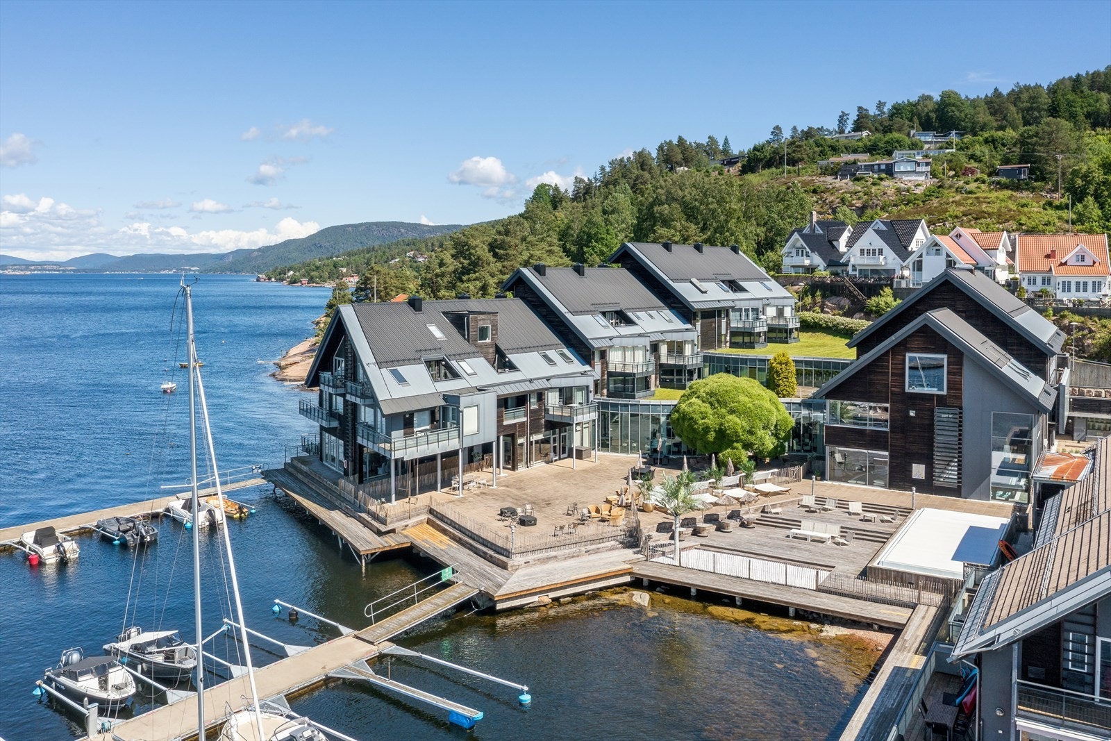 DNB Eiendom v/ Silje Tjønnøy Hagevik presenterer en fritids-leilighet i sameiet Holmsbu Resort! Galleribilde