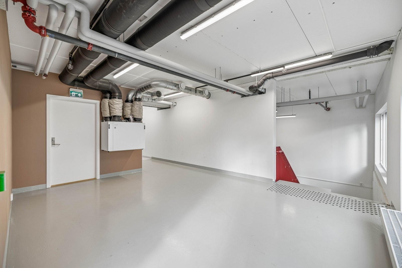 Hver leilighet disponerer en egen sportsbod i kjelleren for ekstra lagringsplass. Galleribilde