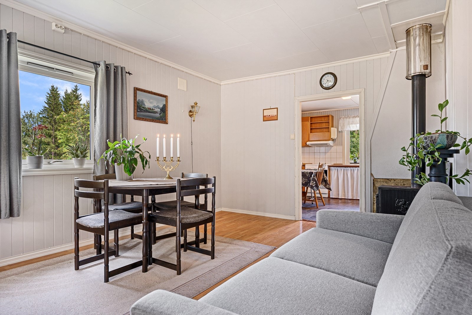 I stuen er det god plass til sittegrupper etter eget ønske og behov. Galleribilde