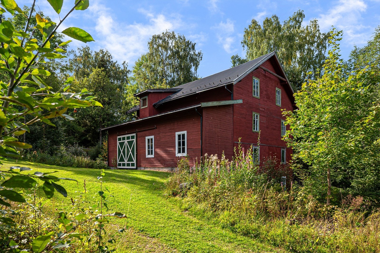 Stor mølle på totalt ca. 520m². Galleribilde