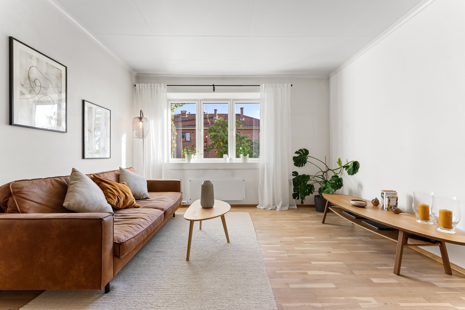 PrivatMegleren Aksept v/ Joakim Bjøntegård har gleden av å presentere Grenseveien 16 (Foto: Zovenfra) Galleribilde