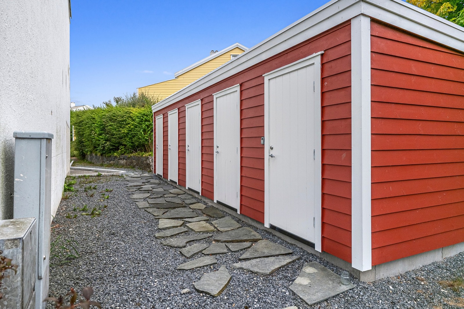Den nærmeste boden tilhører denne boligen. Galleribilde
