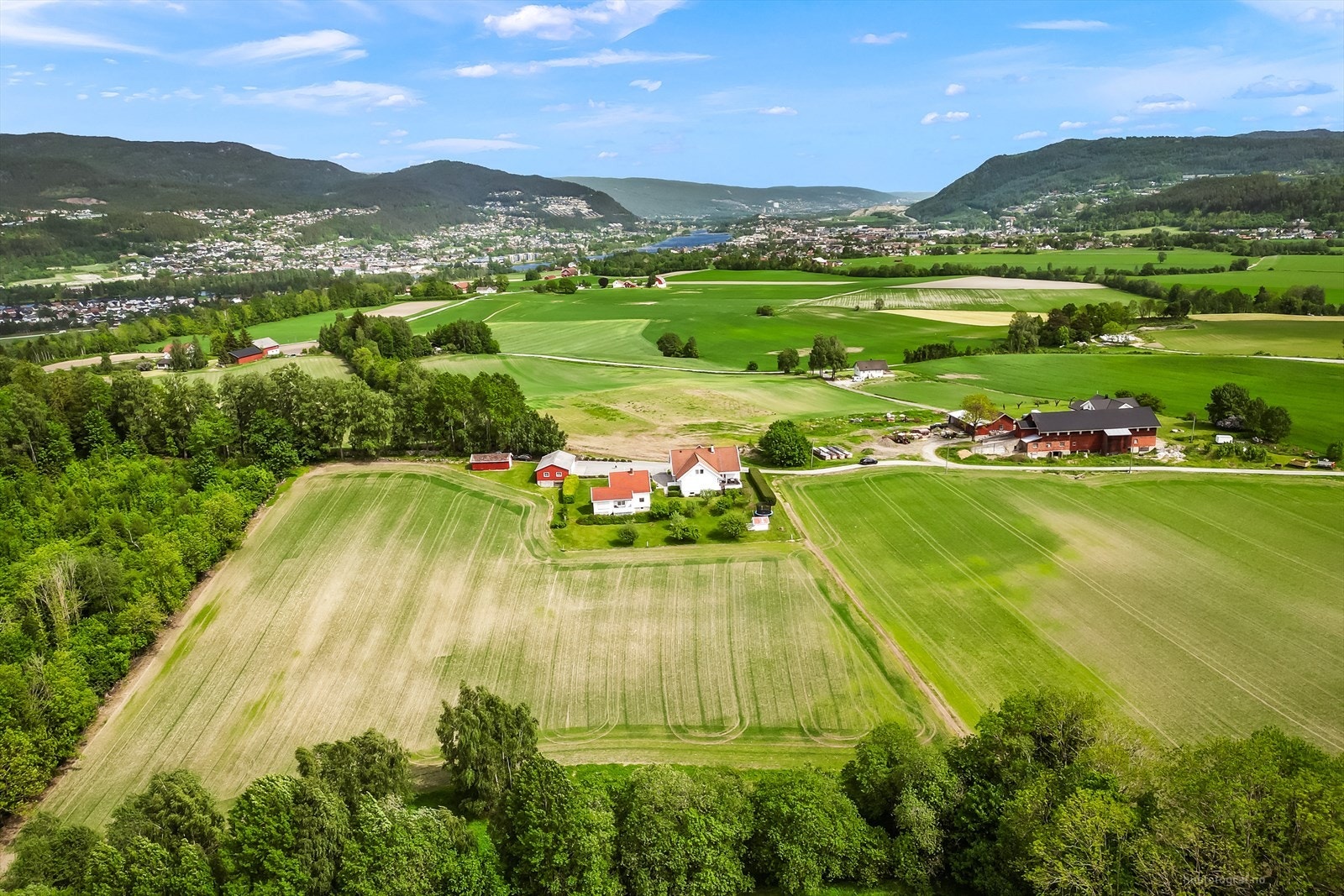 Kort vei til servicetilbud i Mjøndalen og Hokksund. Galleribilde