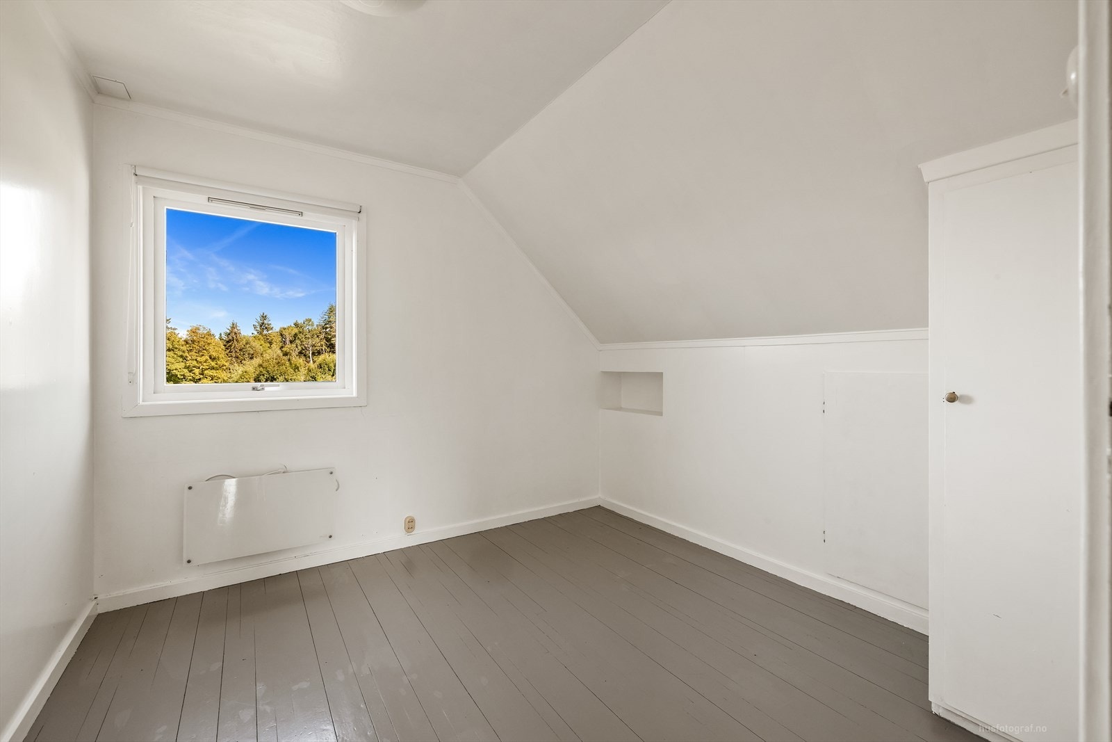 Etasjen har 3 romslige soverom. Galleribilde