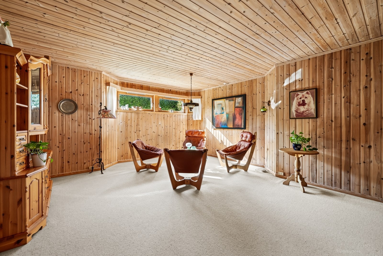 Merk at kjellerstuen er definert som disponibelt rom på de godkjente tegningene, og ikke som oppholdsrom. Galleribilde