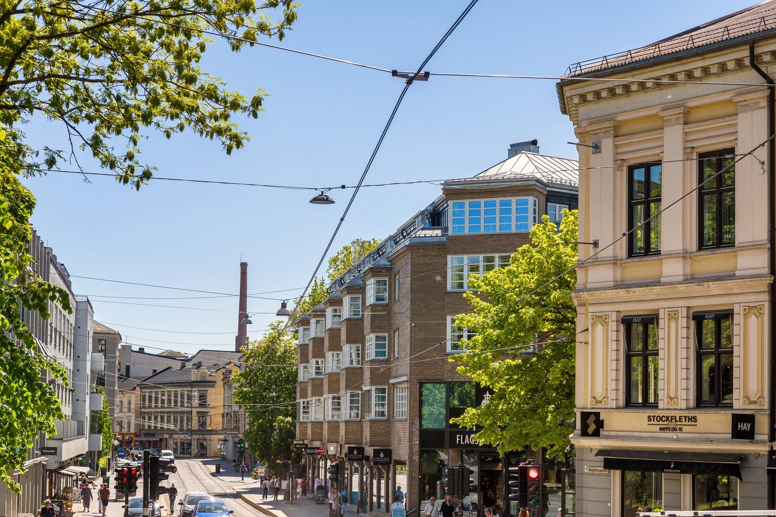Fra leiligheten er det kun få minutters gange til noen av Oslos mest attraktive og veletablerte handlegater, som Bogstadveien og Hegdehaugsveien. Galleribilde