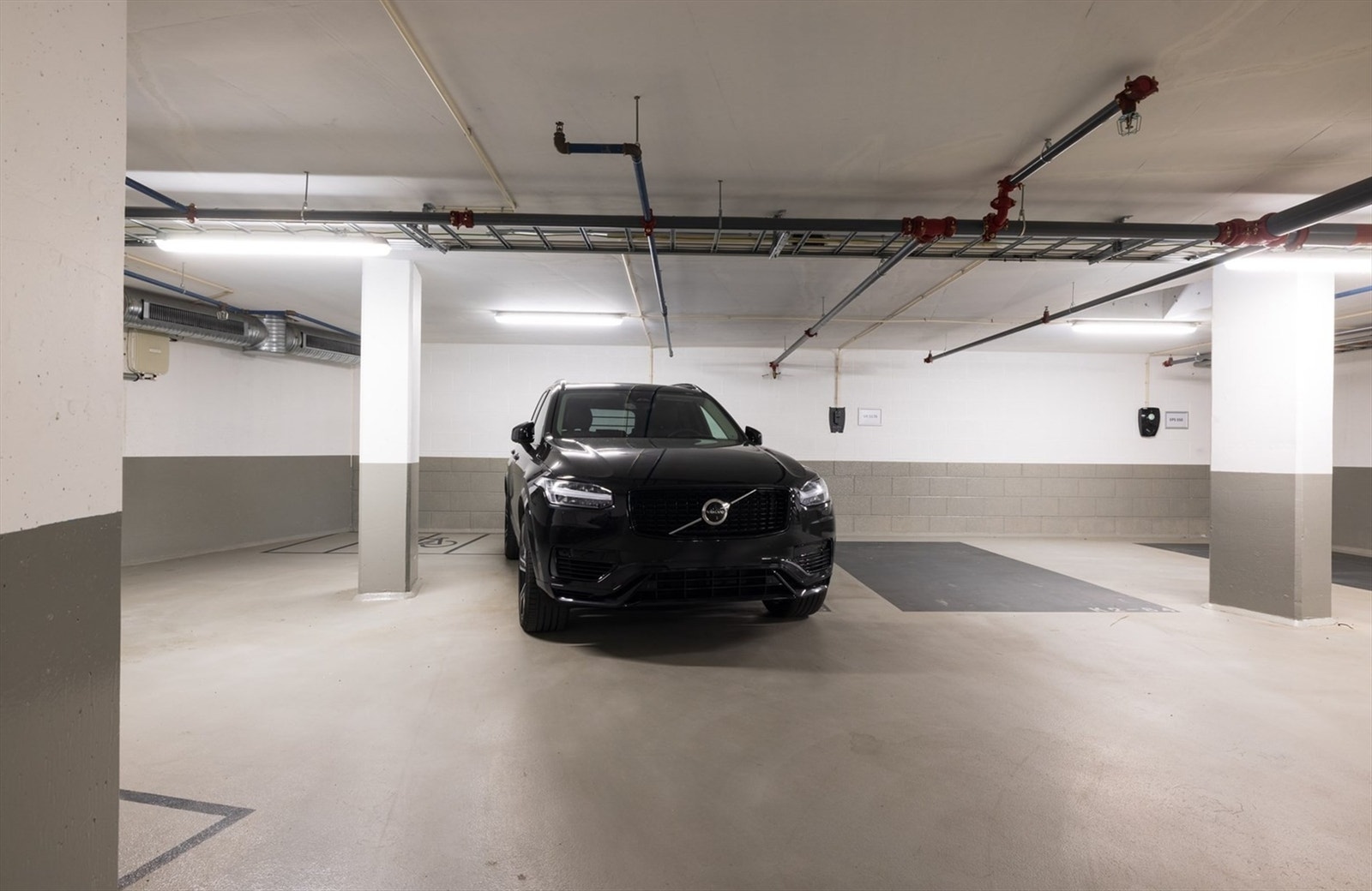 Mulighet for garasjeleie. Meget god plass med direkte heisadkomst til leiligheten. Galleribilde