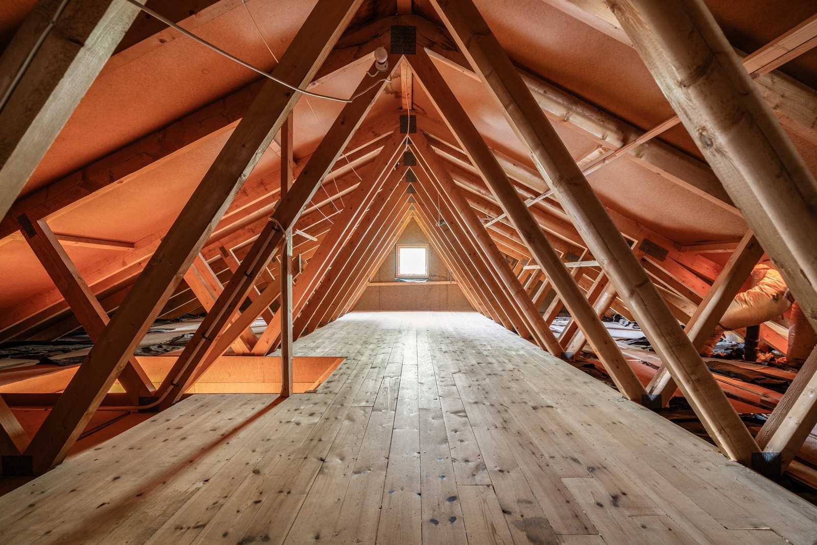 Boligen har også godt med oppbevaring på loft, bod og garasje. Galleribilde