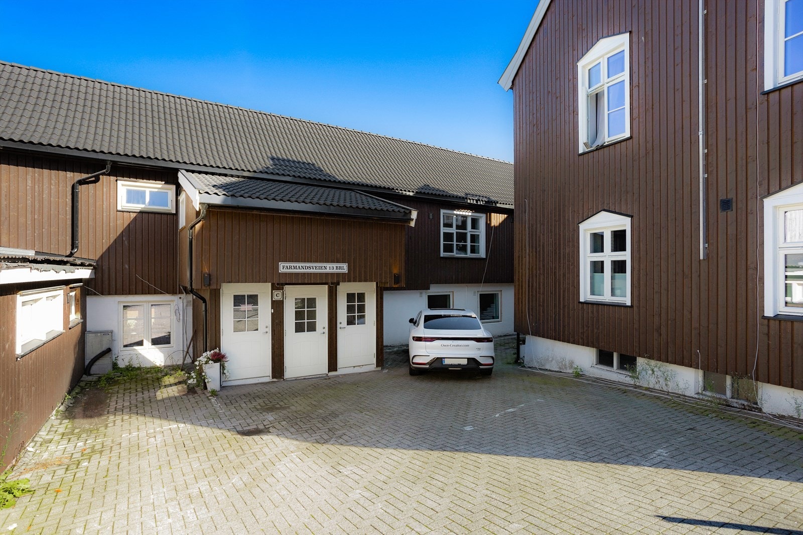 Felles gårdsrom med adkomst til leilighetene. Galleribilde