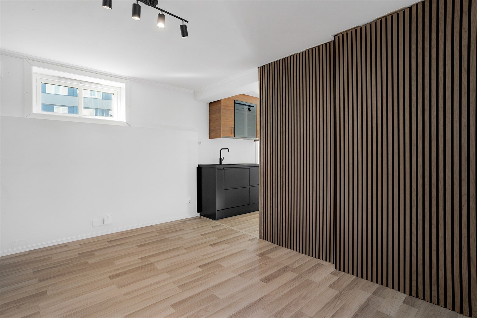 Stuen gir flere fine innredningsmuligheter for sofagruppe. Galleribilde