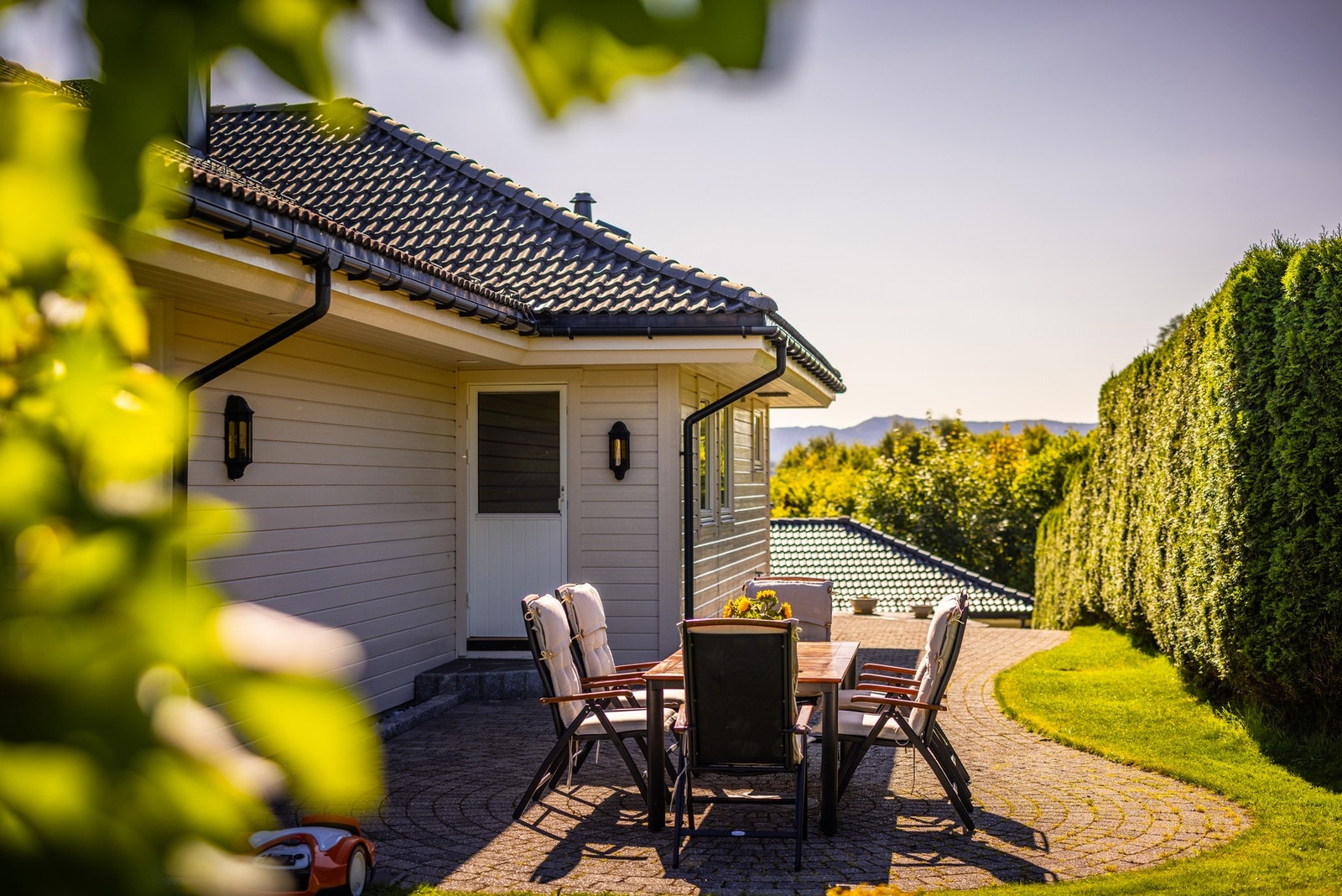 - Det er etablert pyntemurer i håndstein, belegningsstein og drenerende steinbed - Galleribilde