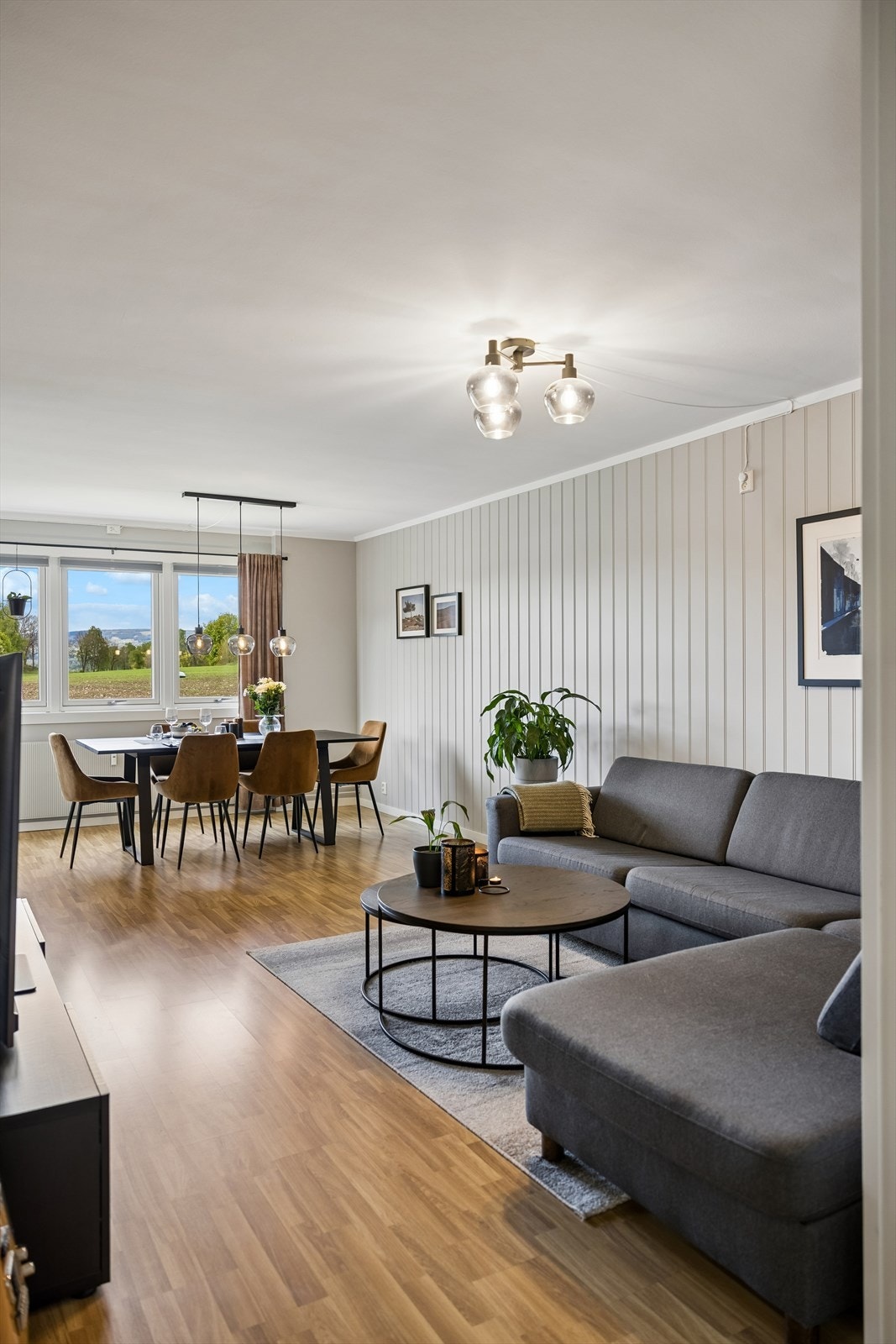 God plass til møbler i stuen. Galleribilde