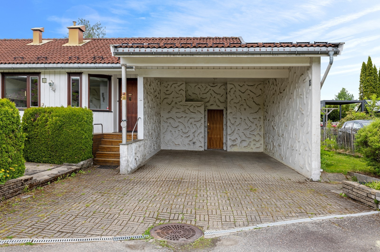 Det medfølger parkering i carport. Galleribilde