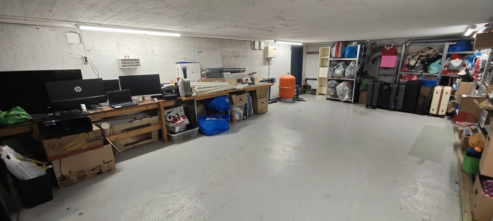 Svært romslig bod/lagerrom. Galleribilde
