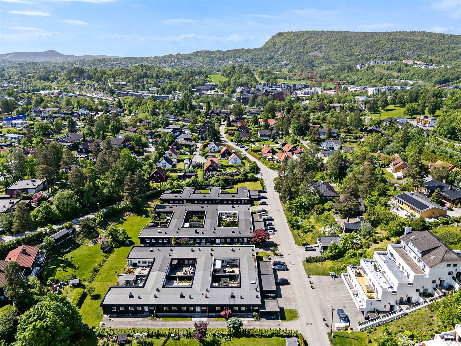 Nærområdet byr på grøntområder og gangavstand til lokale fasiliteter. Galleribilde