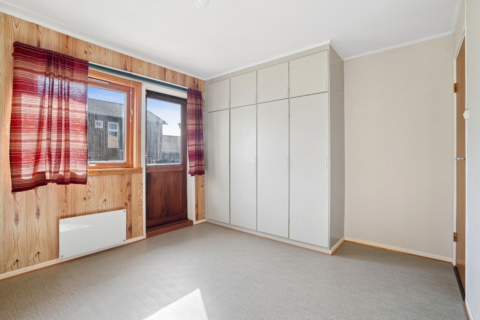 Soverommet har god plass til både seng og garderobeløsning. Galleribilde