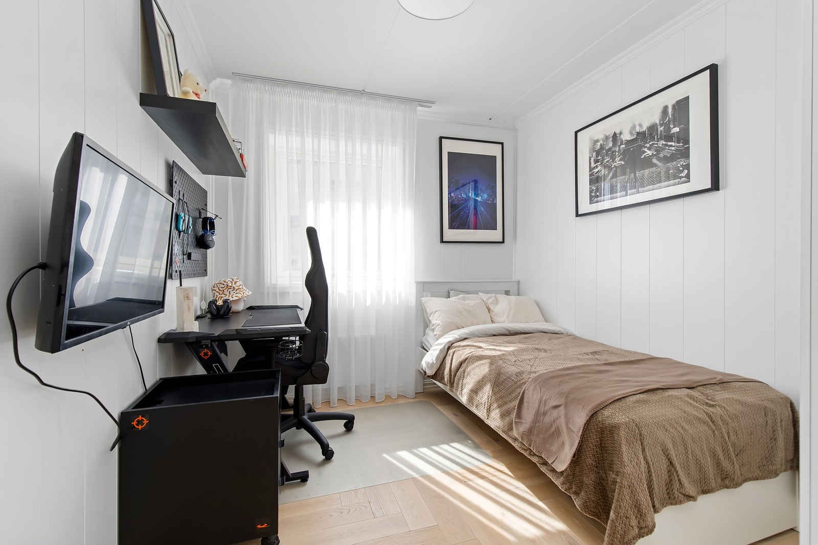 Soverom 2 er også av god størrelse, og passer utmerket til barnerom, gjesterom eller hjemmekontor. Galleribilde