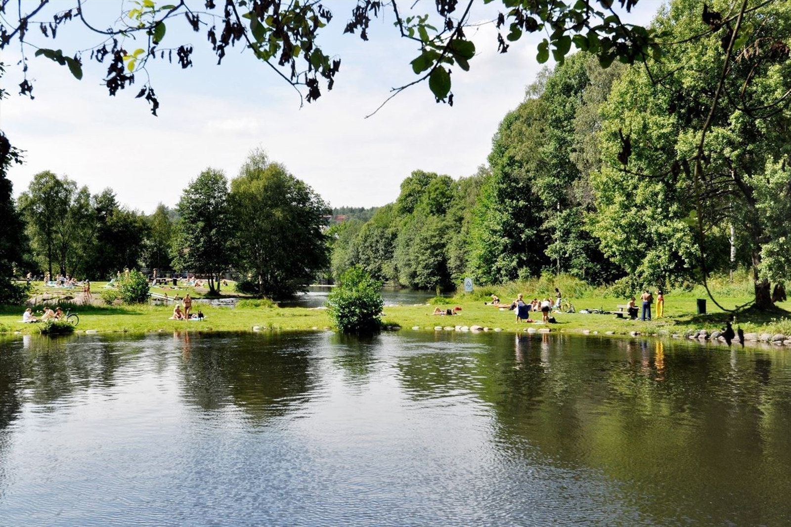 Det er flere fine badeplasser langs Akerselva, her fra barnevennlige Brekkedammen Galleribilde